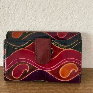Women’s Wallet. 6” by 5”. Red Green inlay soft.  Many slots